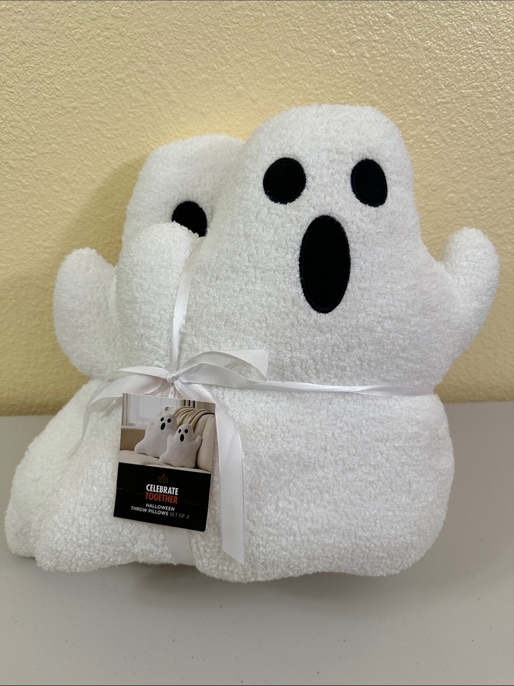White Plush Ghost Throw Pillow Set – Festive Halloween Accent